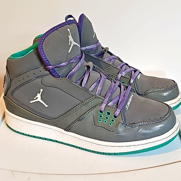 Nike Jordan Hightop Size 6.5Y - Picture 1 of 4